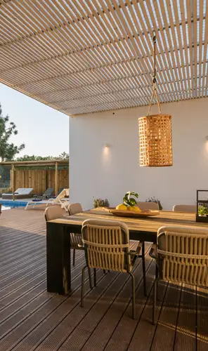 Sydney outdoor living renovation – WizBuilt modern outdoor living area with timber decking, pergola roof and dining space in a renovated Sydney home